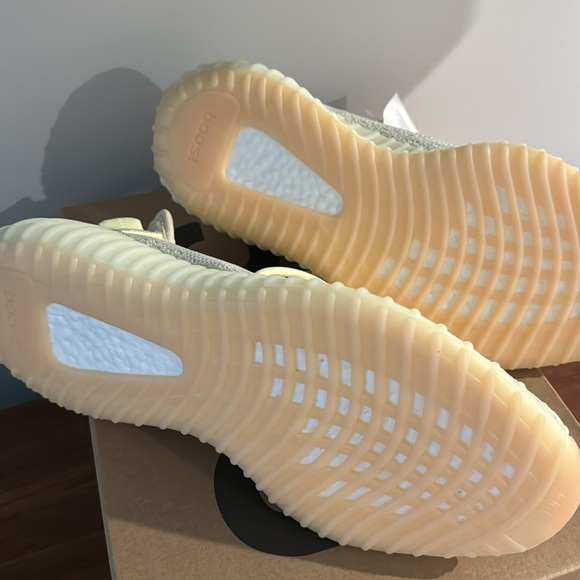 Yeezy boost 350 V2 - Picture 4 of 6